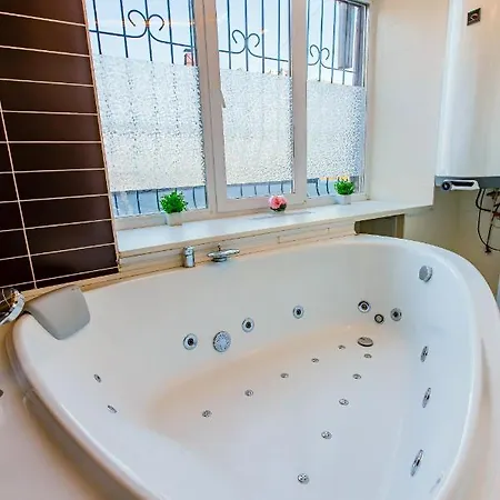 Big Jacuzzi , Sauna , Khreshchatyk *